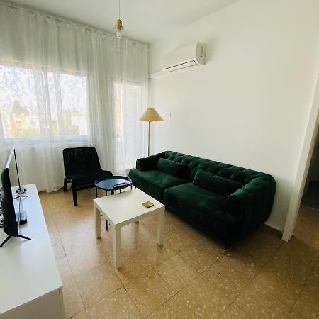 Simple One Bedroom Flat In Engomi Eksteriør billede