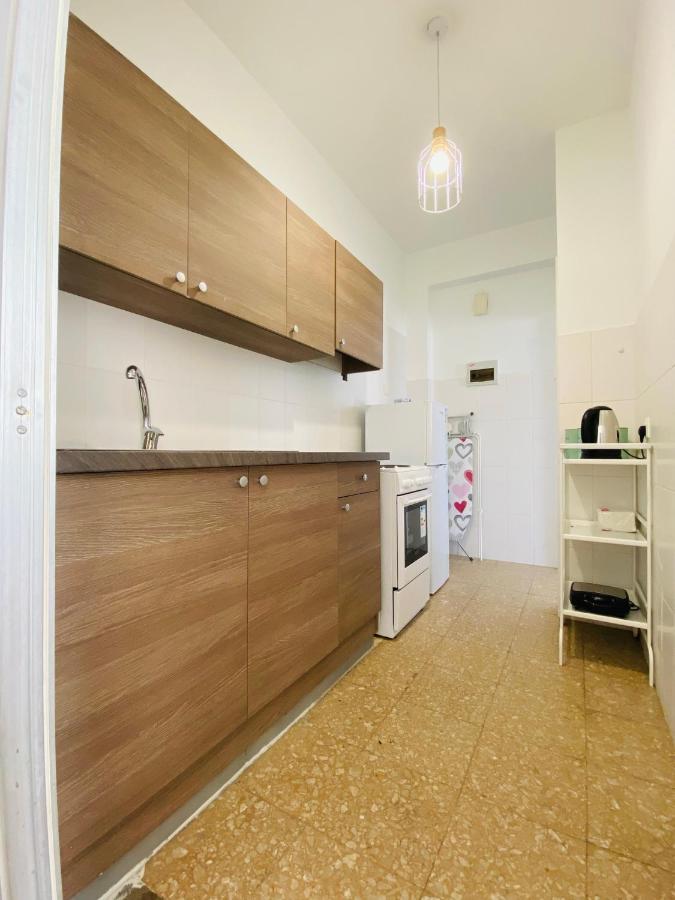 Simple One Bedroom Flat In Engomi Eksteriør billede