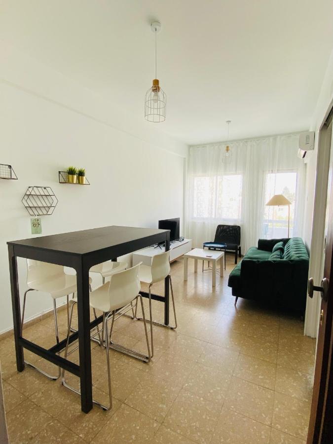 Simple One Bedroom Flat In Engomi Eksteriør billede